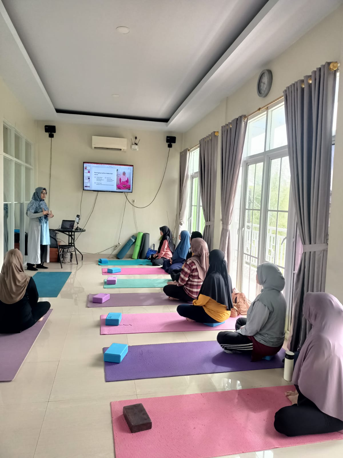 Ruangan Prenatal YOGA